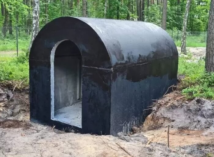 Betónová záhradná pivnica zapustená do zeme na pozemku klienta v Senec